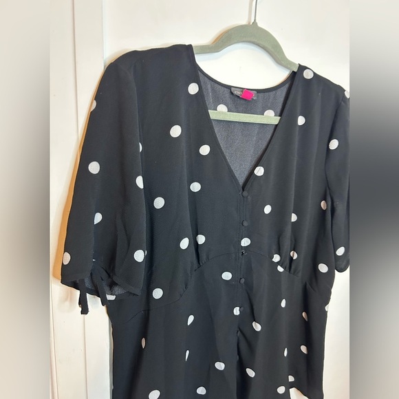 Vince Camuto Black & White Polka Dot Button Front Blouse - Picture 4 of 5